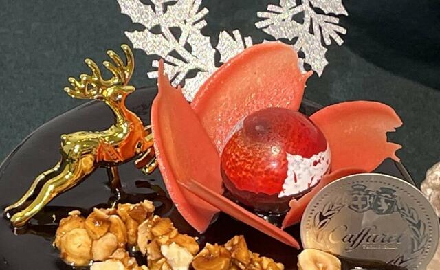 「ナターレチョコラート」チョコレートの花が咲いています。