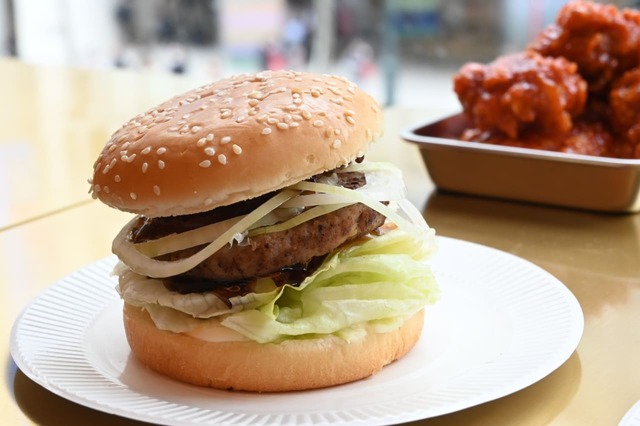 「本格プルコギバーガー」単品 550円、セット 880円