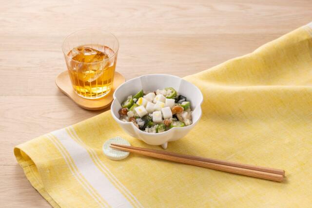 「オクラと長芋のねばねばサラダ 和風だし仕立て」＜価格：257.04円（税込）＞【【セブン-イレブン】うれしい！おいしい！「春のごちグルメ」開催！春の行楽ににぴったりな全20品ご紹介♪】