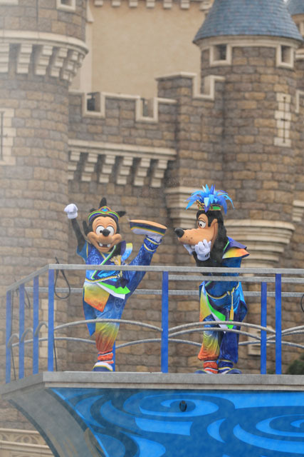 ずぶ濡れエンターテイメント「雅涼群舞」／TDL「ディズニー夏祭り」2015（撮影：YOSHI）