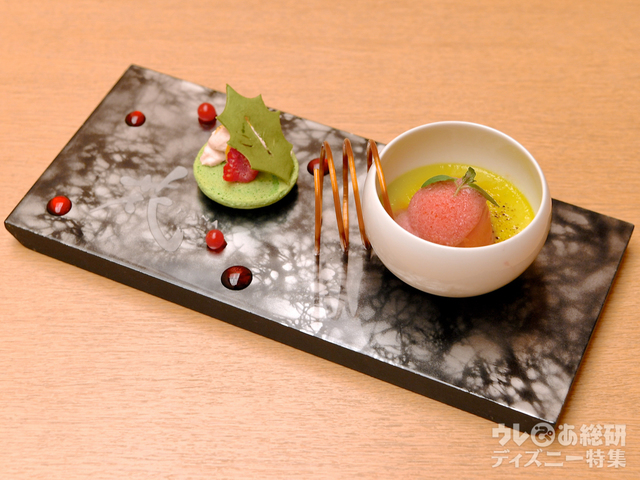 “クリスマス・ファンタジー”花絵巻|ディズニーアンバサダーホテル「花 Hana」