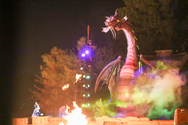 20年以上公演が続けられている「ファンタズミック！」現地のファンにも大人気のショーだ。