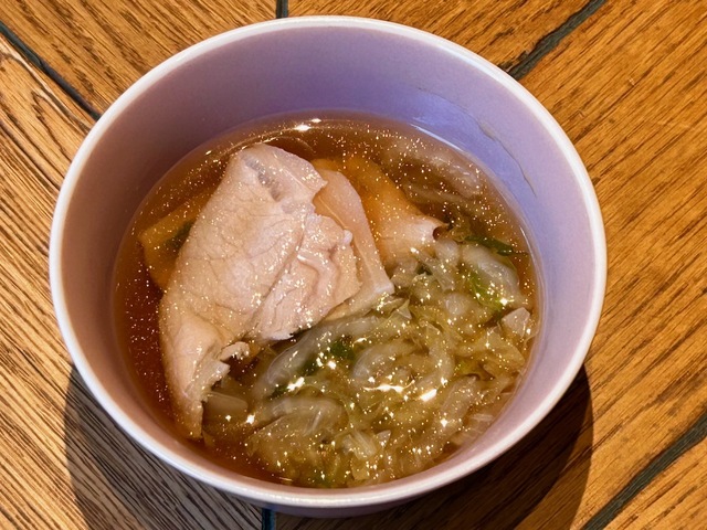 【銀座朝食ラボ】黄金だし豚しゃぶ。「おかわりしてくだいね」と城月まこさん