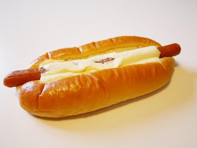 「低糖質ソーセージパン」パスコ（敷島製パン）