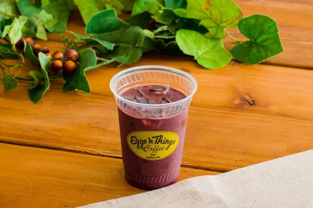 「アサイーバナナヨーグルト（テイクアウト）」＜720円（税込792円）＞【「Eggs ’n Things」に人気のアサイーを堪能できる新メニューが登場】