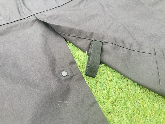 【ワークマン 耐久撥水フィールドリップエプロン】脚にくくり付けられるバンドも便利！エプロン全体が安定し、動き回ってもズレにくいです