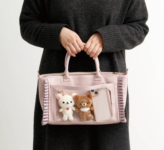 【コリラックマ and チャイロイコグマストア】外ポケットにぬいぐるみを入れて「ぬい活」もいいかも!?