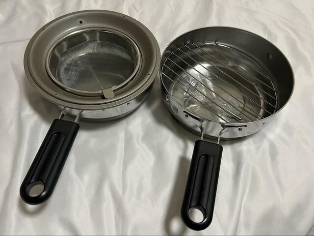 【揚げてお仕舞い】直径20cmのお鍋では、削ぎ切りにした鶏肉4枚を一度に揚げられました