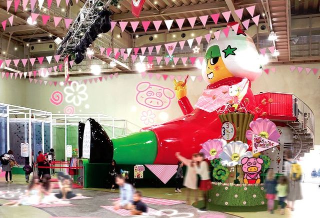 おやつ広場も期間限定の室内装飾にチェンジ｜おやつタウン