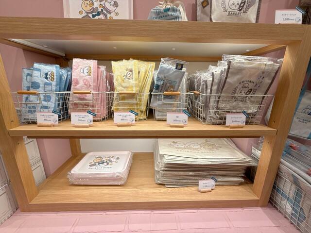 「ジャガードハンドタオル各種」税込990円／「ランチトートバッグ」税込3,080円