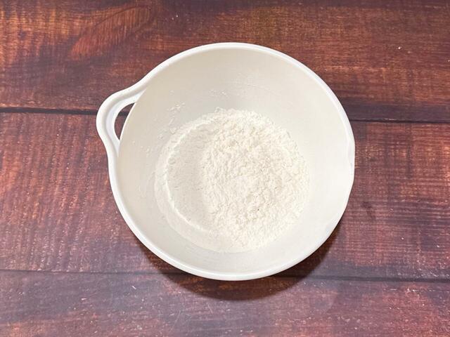 薄力粉、重曹、塩はあわせてふるっておきます