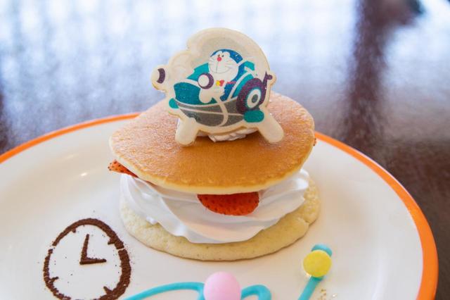 ドラえもんのいちごパンケーキ〜あんこ&カスタード〜 700円