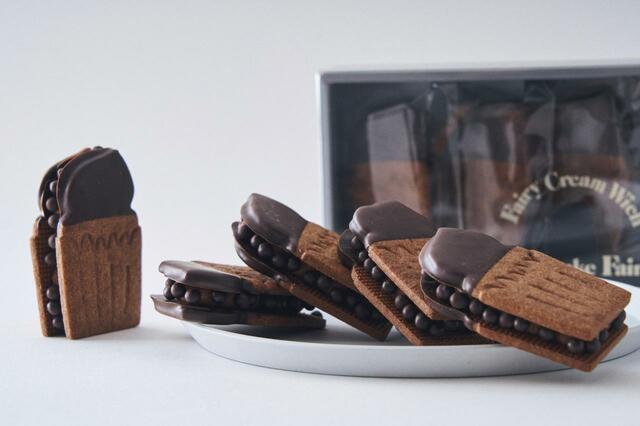 「フェアリークリームウィッチ パールショコラ生バターサンド」＜税込価格：単品 401円、5個入 2,501円＞【『Fairycake Fair〈フェアリーケーキフェア〉の特別限定アイテム』