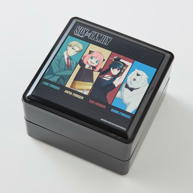 「おせち・二段重TVアニメ『SPY×FAMILY』(付属品一例)」<価格:21,900円(税込)>【【2027年おせち】個食スタイルのおせちも登場!「スヌーピー」「SPY×FAMILY」「サンエックスユニバース」「ムーミン」全4種の予約がスタート!】