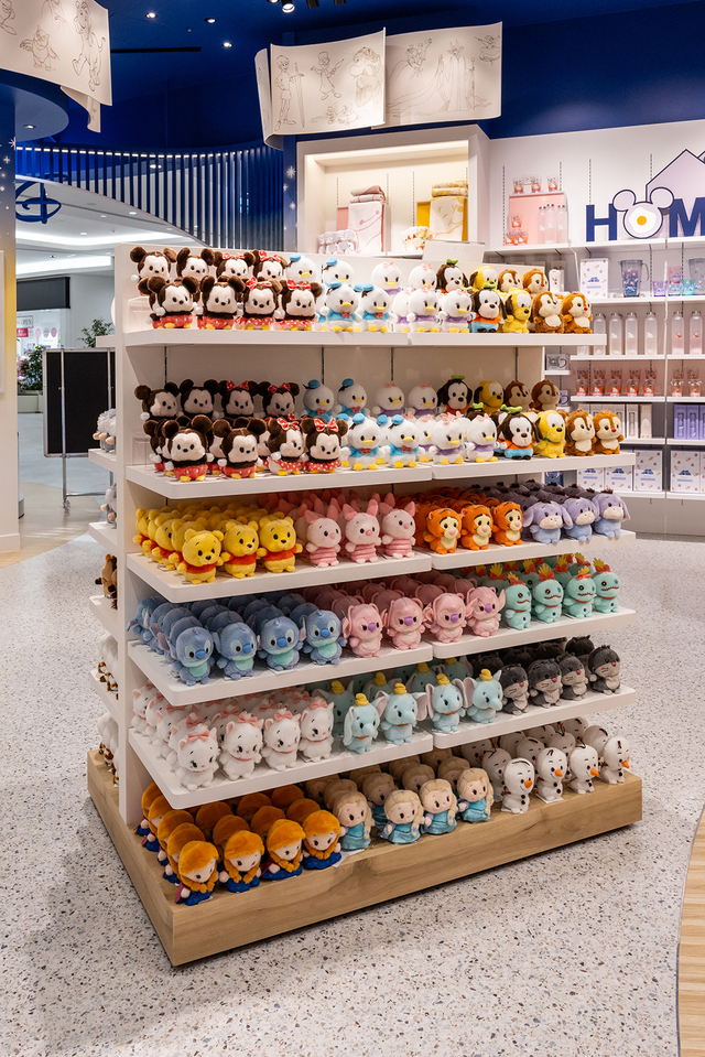 【ディズニーストア 太田イオンモール店】店内のアイテム
