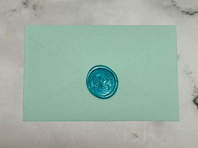 クリスタルブルーの国章デザイン。アナ雪らしさ全開です！