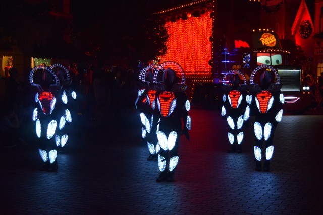 ディズニー・ペイント・ザ・ナイト・パレード｜香港ディズニーランド・リゾート