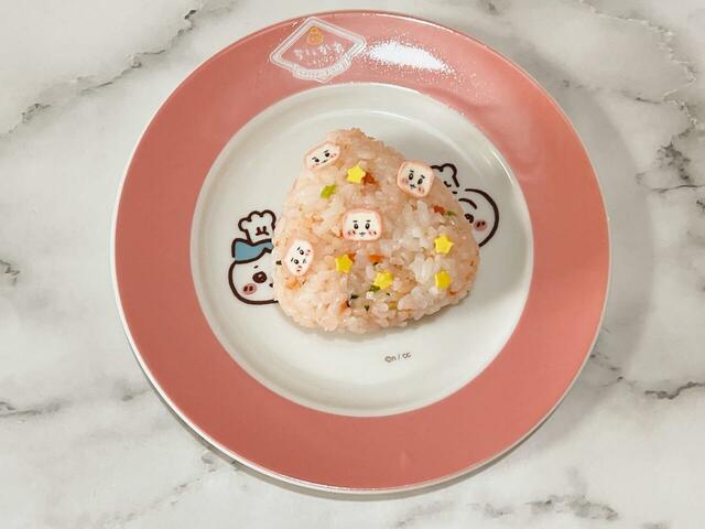 「ちいかわ まぜごはんの素」でおにぎりを作ってみました♪