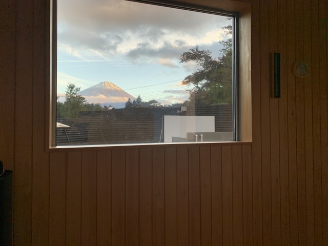 プライベートサウナの窓から見える景色