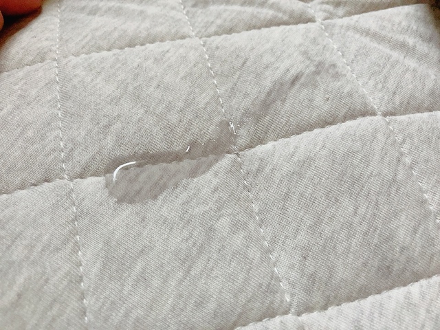 【ニトリ 綿入り洗えるキルトラグ(オーガニックコットン混 OGキルト s185X185 TC13)】子どもがお昼寝しても、汗をよく吸ってくれます