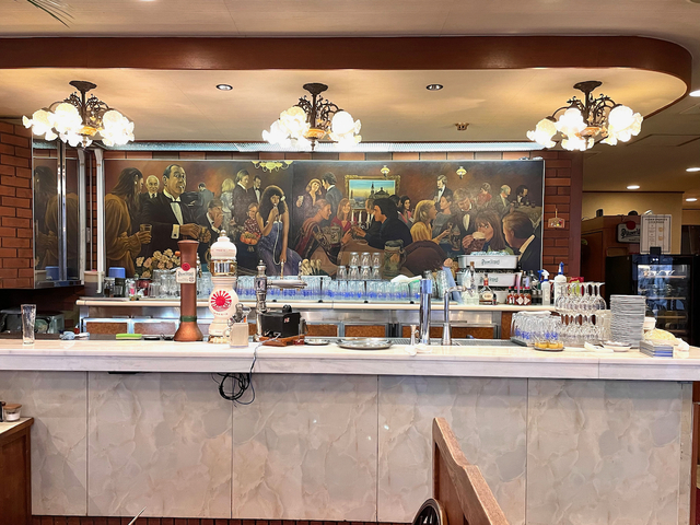 【ランチョン】4代目店主が立つビールサーバー・コーナー