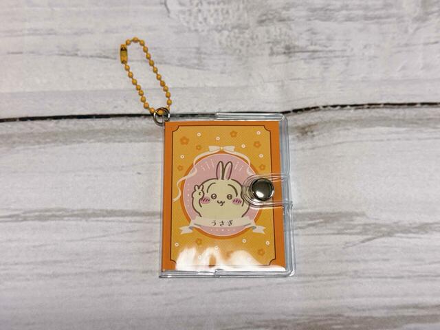 使用されているのは、LINEスタンプ「ちいかわ（ピース）」のイラスト。それぞれのキャラクターらしさがしっかり出ていて、魅力が炸裂！『ちいかわ』×100円ショップ新作グッズ第8弾「ちいかわ ミニメモキーチェーンボタン付き」