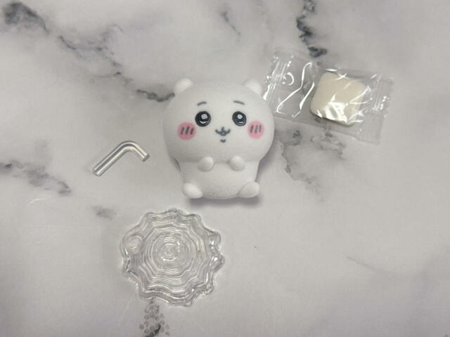 内容はこちら。台座と支柱がついています