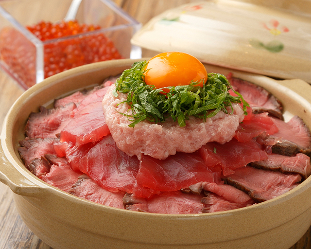 「映え肉マグロ土鍋飯」