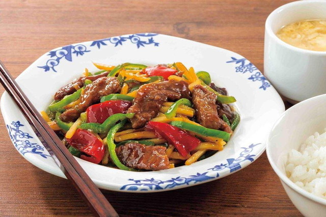 厚切り牛肉のチンジャオロース