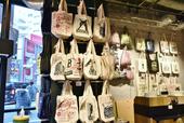 【AWESOME STORE TOKYO（オーサムストア トーキョー】エコバッグもポップで安い！