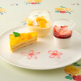 「マンゴープリン/マンゴーとパインのケーキ/アングレーズムース~苺ソース~」<期間:2026年4月1日~5月7日>【4月のタカノフルーツティアラは「お花」がモチーフに♪フレッシュフルーツ食べ放題&苺とマンゴーのアフタヌーンティーで優雅な時間をどうぞ!】