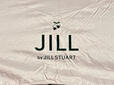 ピンクの無地をベースに、ブラックで「JILL by JILL STUART」のロゴをプリント！