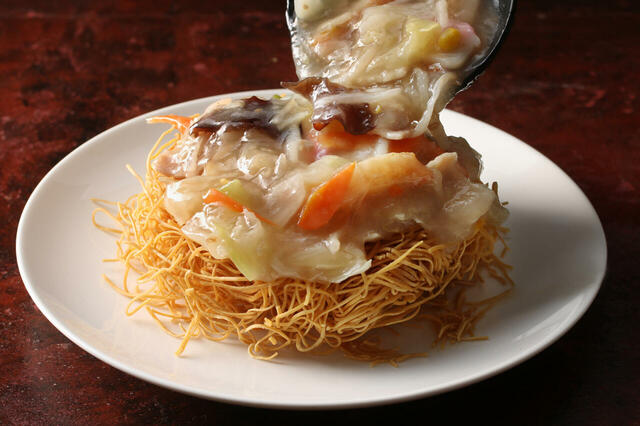 「皿うどん」＜期間：2025年7月1日〜＞【鮮度抜群の豪華メニューが揃う「大江戸三つ星バイキング」がパワーアップ！大江戸温泉物語3施設で限定開催！】