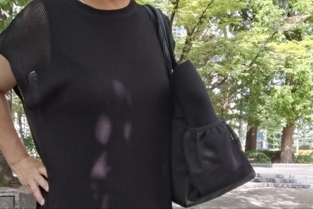 【adidas（アディダス） マストハブ シーズナル トートバッグ】大容量ながら、肩にかけると意外にスリムに見えるのが好印象！