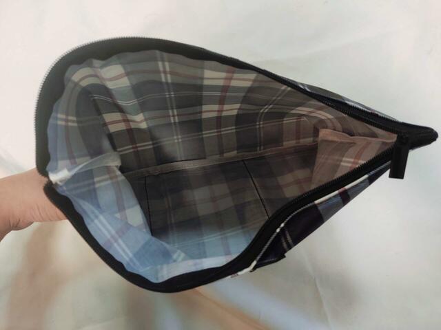 チャック式で、開閉スムーズ