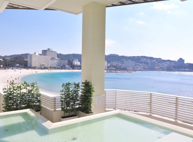 美しい白良浜を一望できる眺望の湯「潮風」