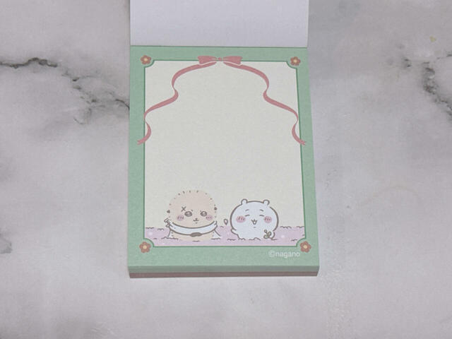 【ちいかわ ミニメモ帳4】2種類の絵柄入り。ちいかわバージョンにはラッコが登場しています!