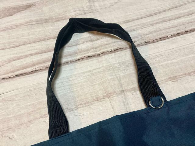 持ち手は長めなので肩がけが可能