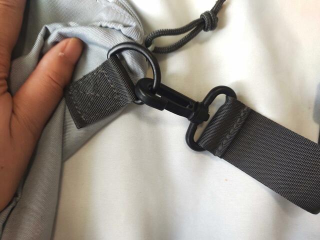ショルダーストラップの取り付け可能