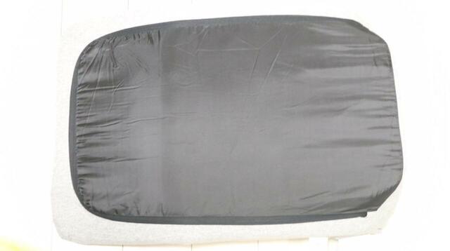 【ニトリ 枕になるコンパクト座椅子】底面に滑り止めの加工などはありませんでしたが、フローリングに直置きで使っても滑らず安定して使えました