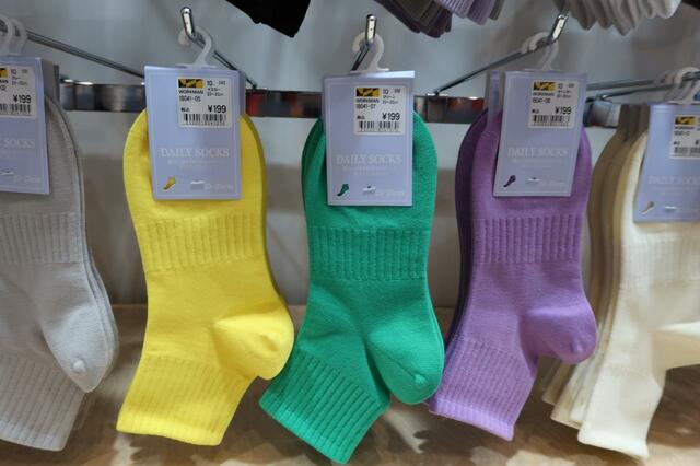 土踏まずにフィットするカラフル靴下