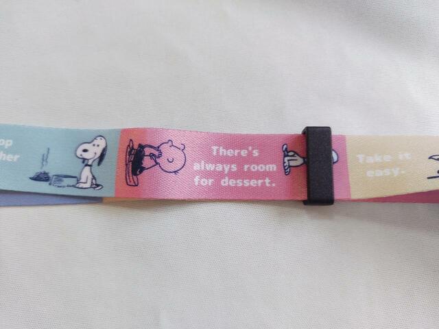 長さを調節できる部品（黒くて細い部分が、それに当たります）がついている