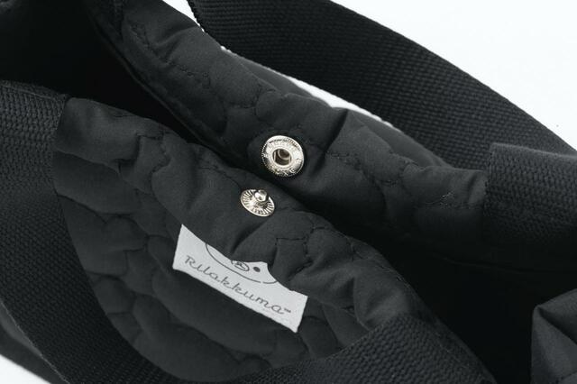 『リラックマ ふわふわキルティングバッグBOOK BLACK ver.』スナップボタン付き！