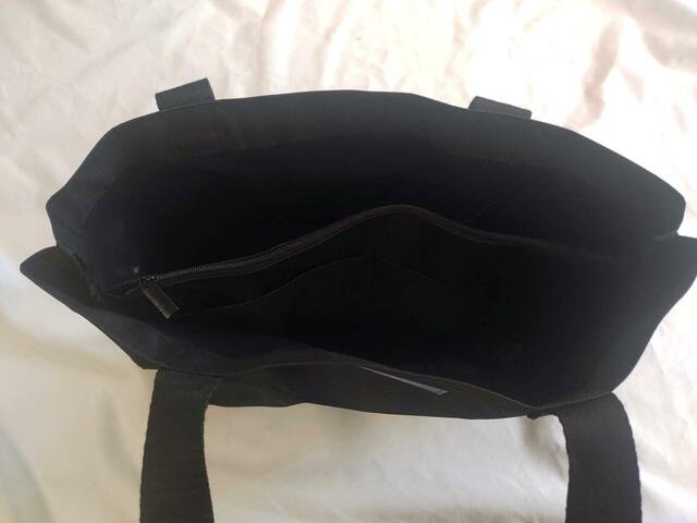 バッグは、がばっと開く