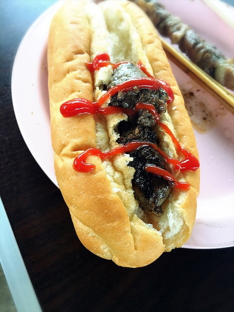 ワイルドバーベキュー／ホットドッグならぬ、ホットイノシシ