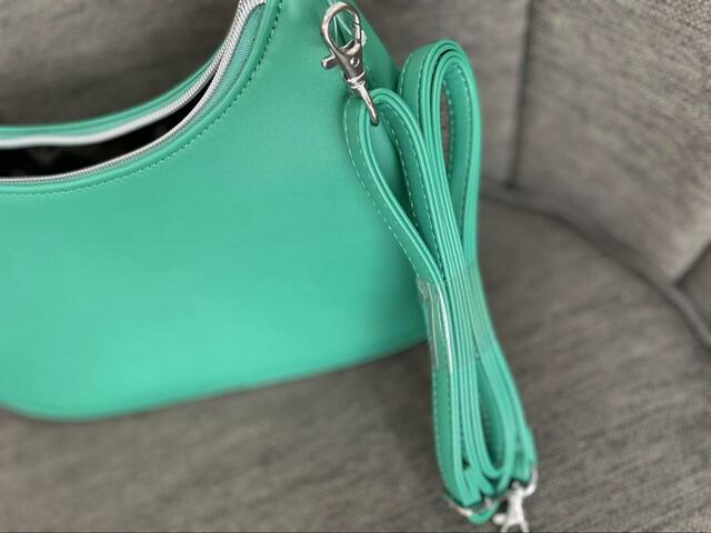 【UNIQLO 2wayワンショルダーミニバッグ】ストラップをつければ2wayで使える