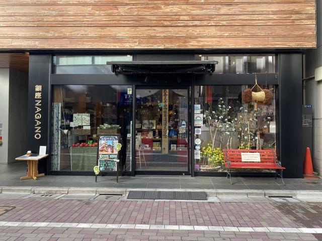 木材とガラスを基調としたおしゃれな外観