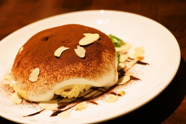 アマレット風味のティラミス　680円（税抜）