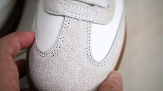 【無印良品 柔らかい中敷を使用したコンビネーションスニーカー】アッパーは合皮素材に牛床革を組み合せており、高級感があります◎