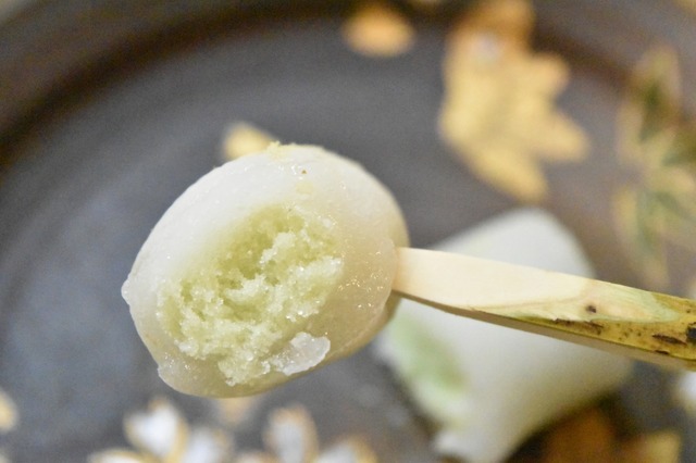 シャリシャリとした歯触りと山葵の風味が意外な逸品